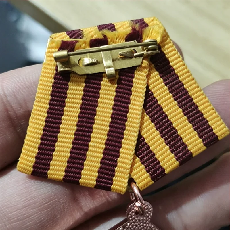 Реплика боевой медали Германной Демократической Республики «Служить народу и Родине», коллекционный предмет. (art.: 3920dbdb8d681) - 3920dbdb8d681