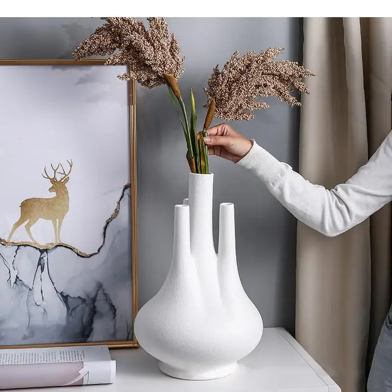 Ваза из керамики с креплением на трубу ручная работа