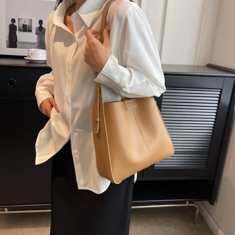 

Bucket Bag Women's Spring/summer 2023 New Fashion Texture One-shoulder Messenger Bag Explosions Purses and Handbags Hand Bag