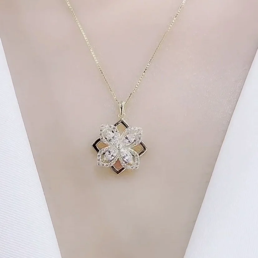 S925 Серебряное вращающееся ожерелье с четырьмя листьями и маленьким цветком