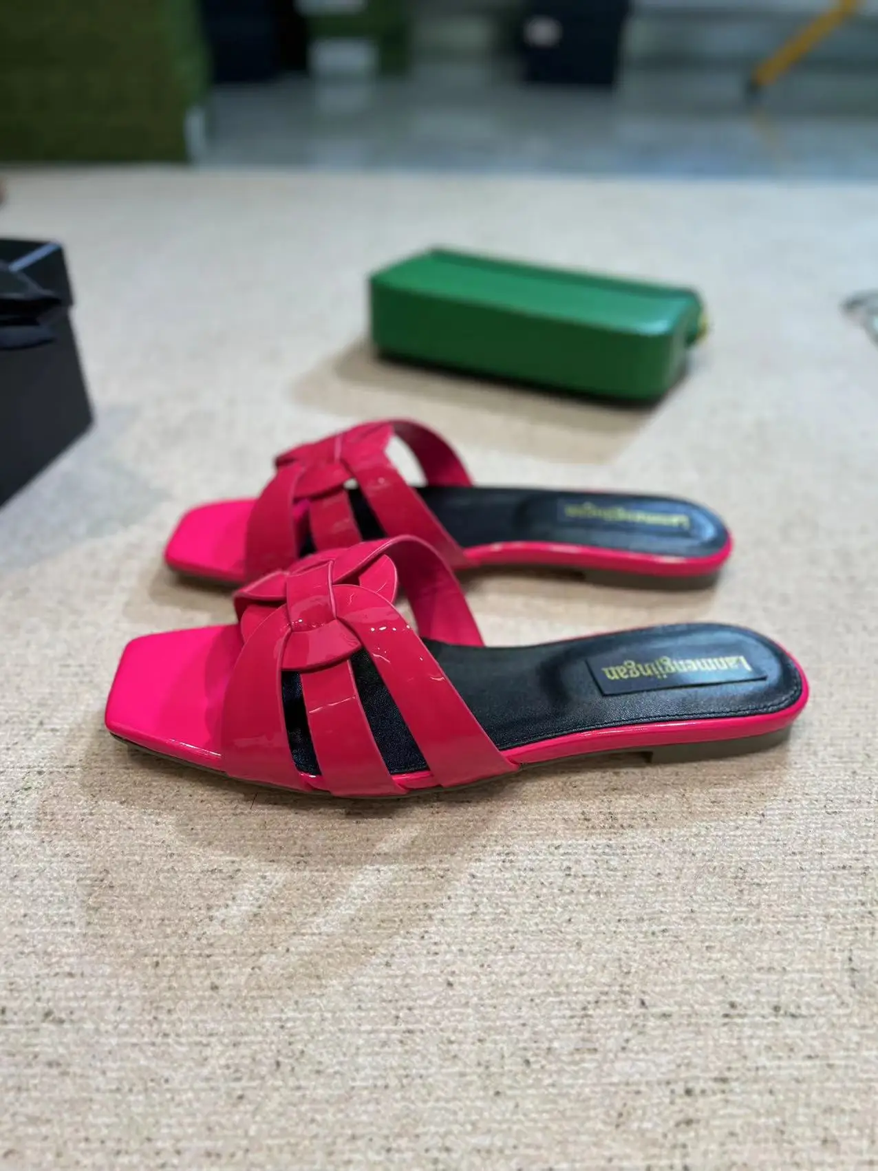 Classic square head flat bottom full leather slippers, cowhide upper, sheepskin lining, high-end fashion and comfortable sandals