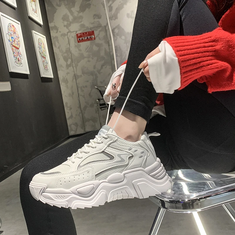 

SYNXDN 2022 Spring WOMEN SHOES Fashion Leather Running Shoes Vulcanized Shoes Female Causal Shoes Sneakers Shoes For Ladies