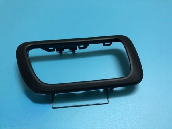 

1 piece For Mitsubishi V73 V77 V93 genuine Door Inner Handle Cover Inner Handle Shell Inner Handle Frame Base