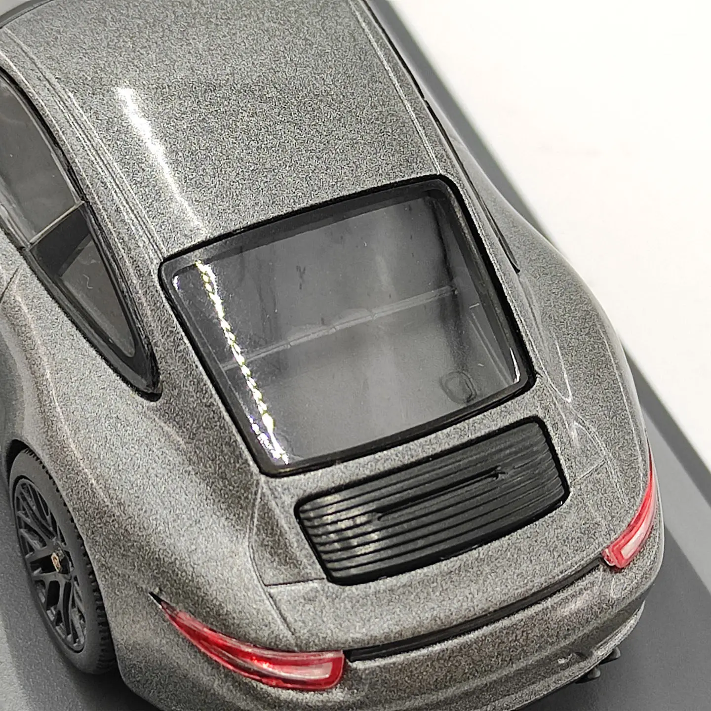 Фото Модель спортивного автомобиля Schuco Porsche 911 Carrera GTS из литого сплава в масштабе 1:43, классика, подарок для взрослых, сувенир, статическая модель для демонстрации №4
