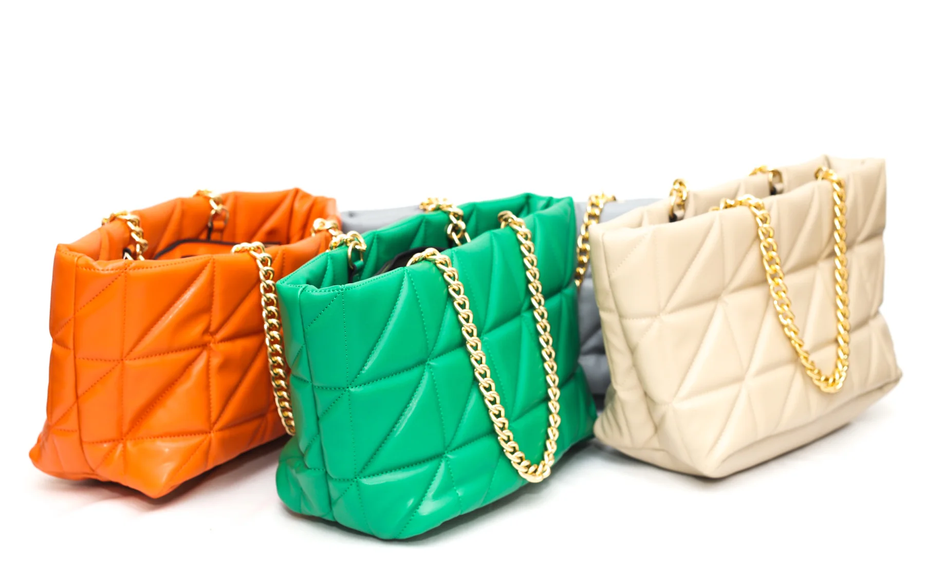 Женская сумка на молнии с цепочкой и геометрическим узором |