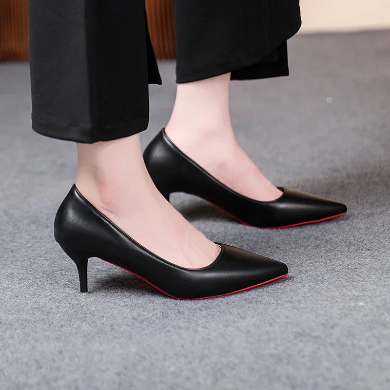 Женские кожаные туфли с острым носком удобные рабочие большого размера закрытым