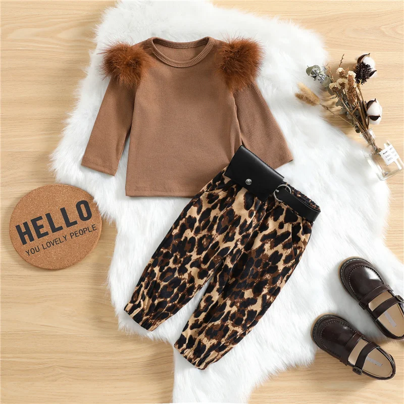 

Наряды для маленьких девочек на весну и осень, коричневые украшения с помпонами, топы в рубчик с длинным рукавом + искусственная кожа с сумко...