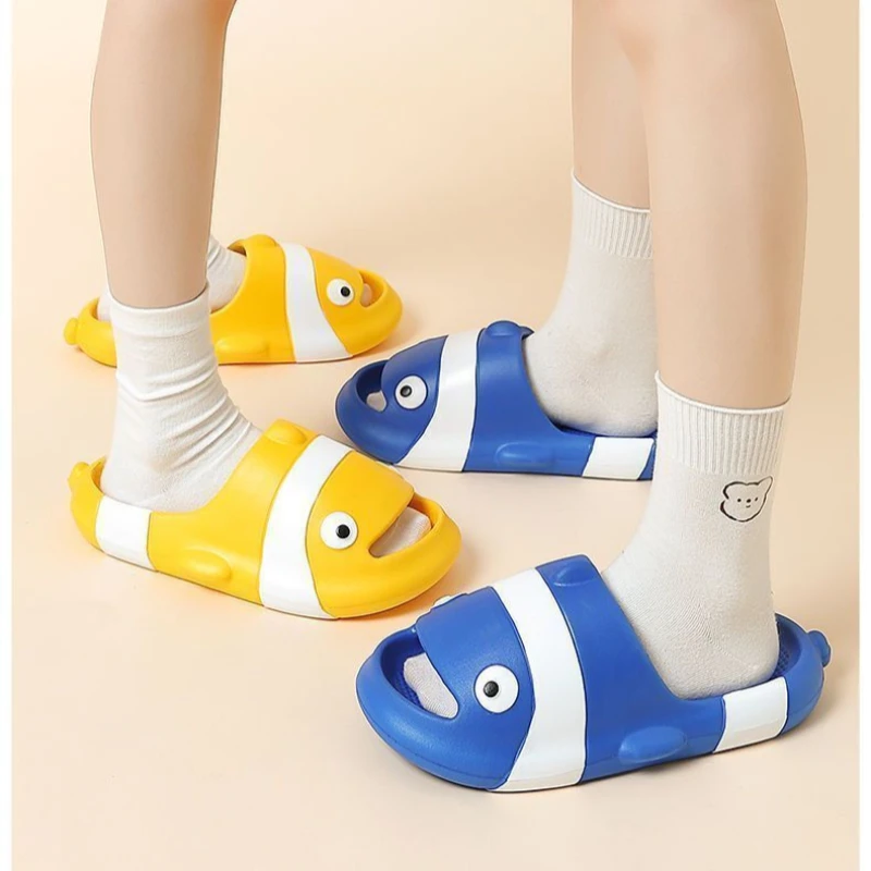 Slippers Women Men shoes Clownfish Women'S home slippers Thick Platform Soft Sole Cute ladies Flip flops Zapatillas Chaussons