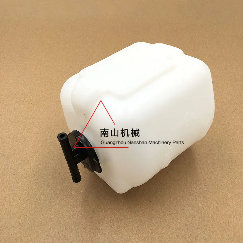 Аксессуары для экскаваторов подбак антифриз запасной маленький чайник