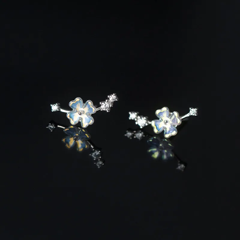 

Женские серьги-гвоздики из серебра 100% пробы с цирконом