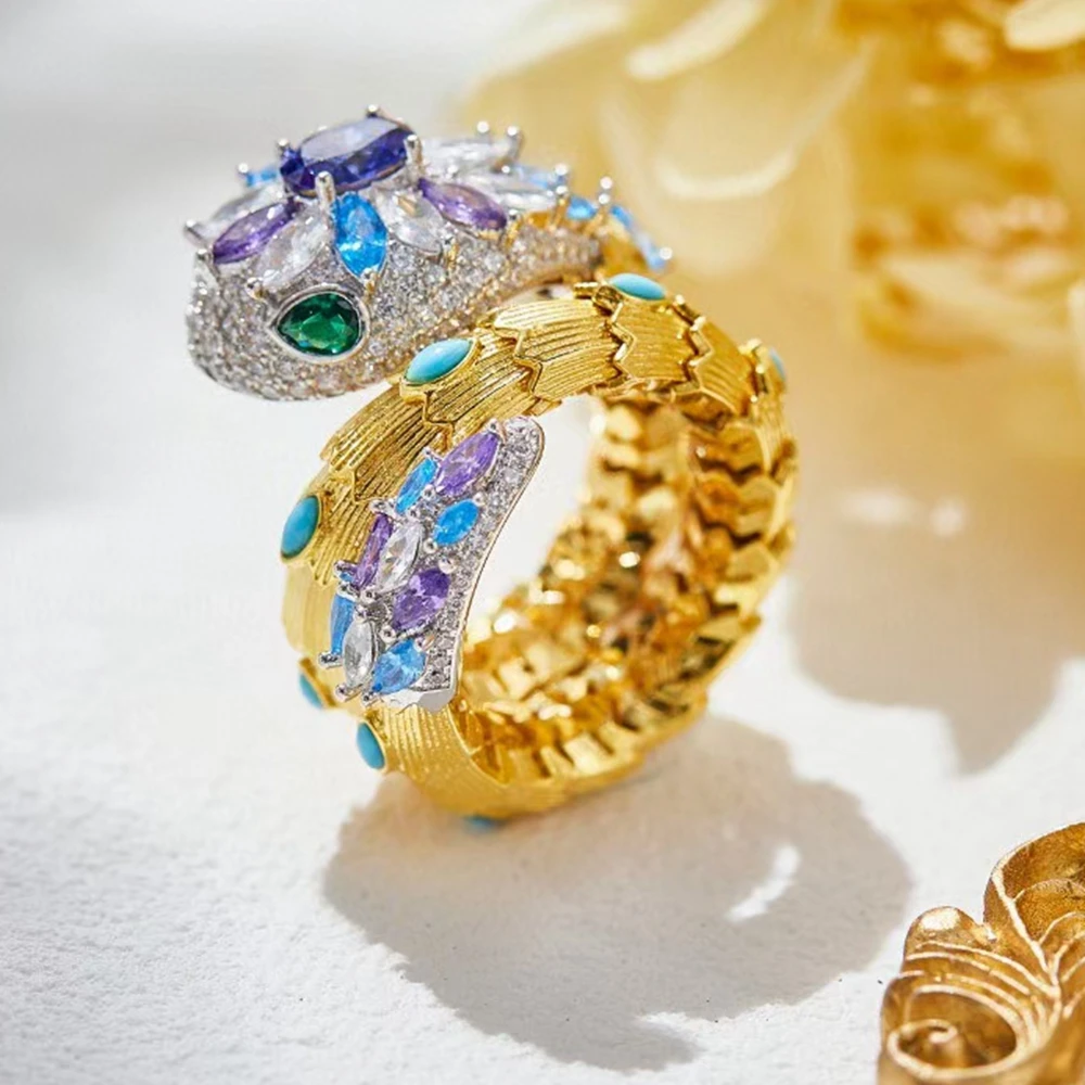 Новое кольцо в виде змеи с двойной катушкой покрытое золотом и бриллиантами для