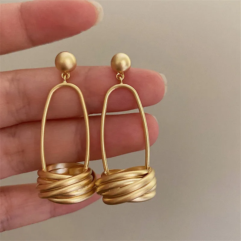 

Irregular Metal Pendant Earrings European And American Style Personality Fashion Stud Earrings Ms Girl Travel Accessories 2023