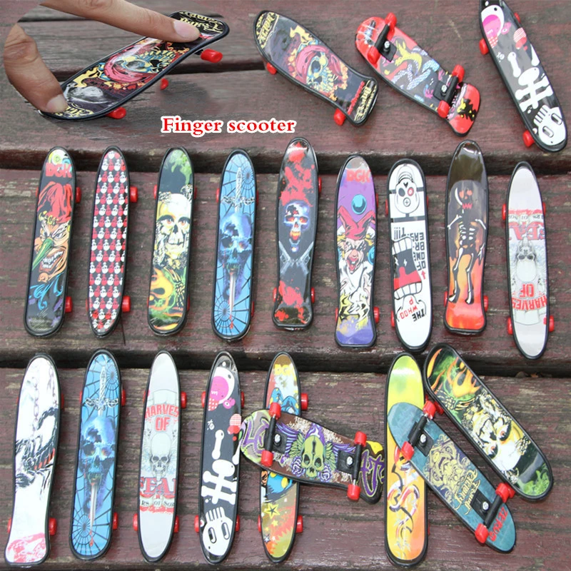 

4pcs/set Mini Cool Plastic Finger Skateboards Scooter Skate Boarding Chic Game Desk Toys Kids AdultS Boys Toys Birthday Gifts