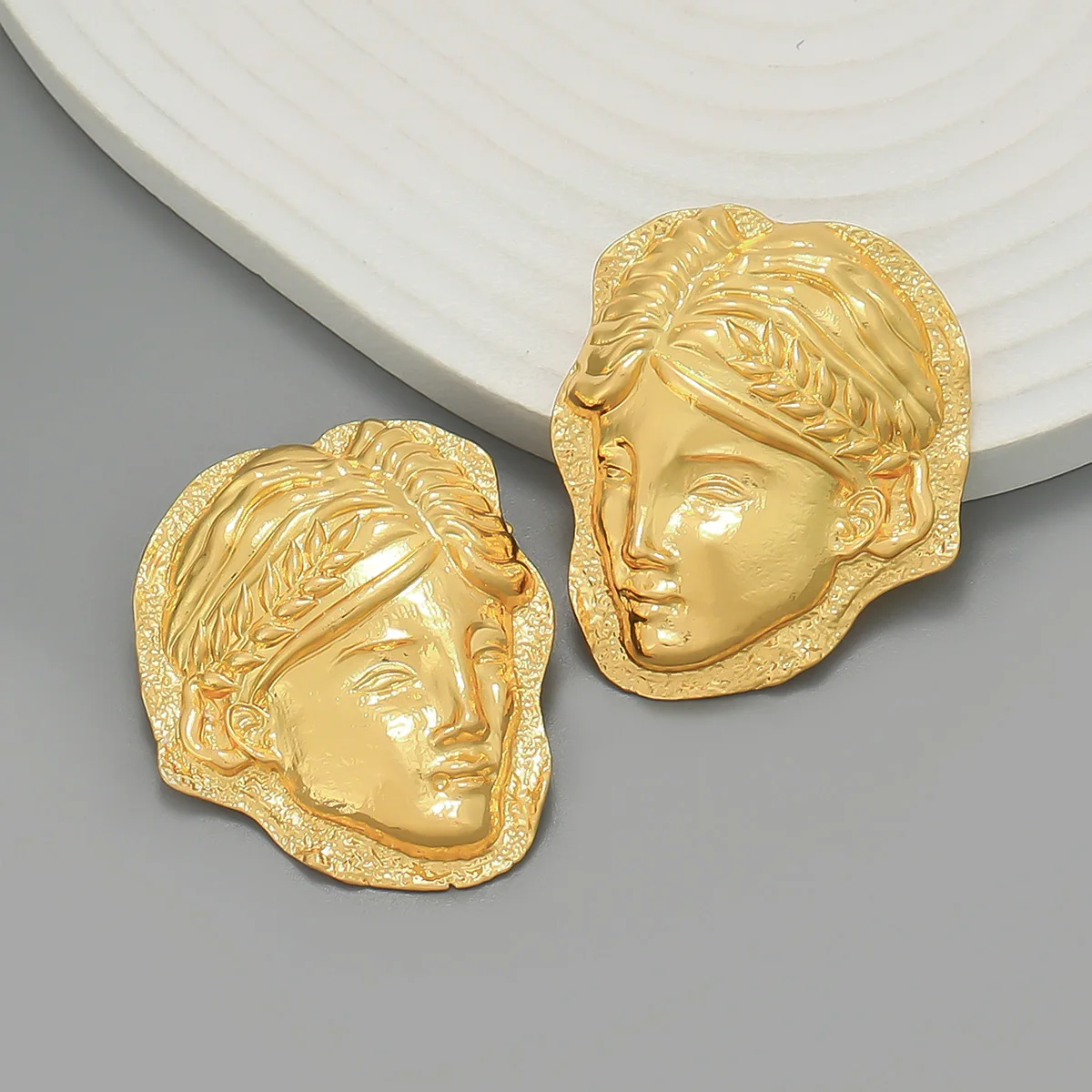 2023 New Face-shaped Drop Earrings for Women Personality Vintage Metal Jewelry Holiday Party Accessories