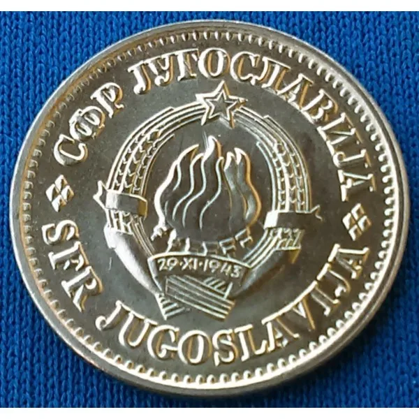 

Вия 20 монет 1981 диаметр 23 мм Новый UNC 100% оригинал