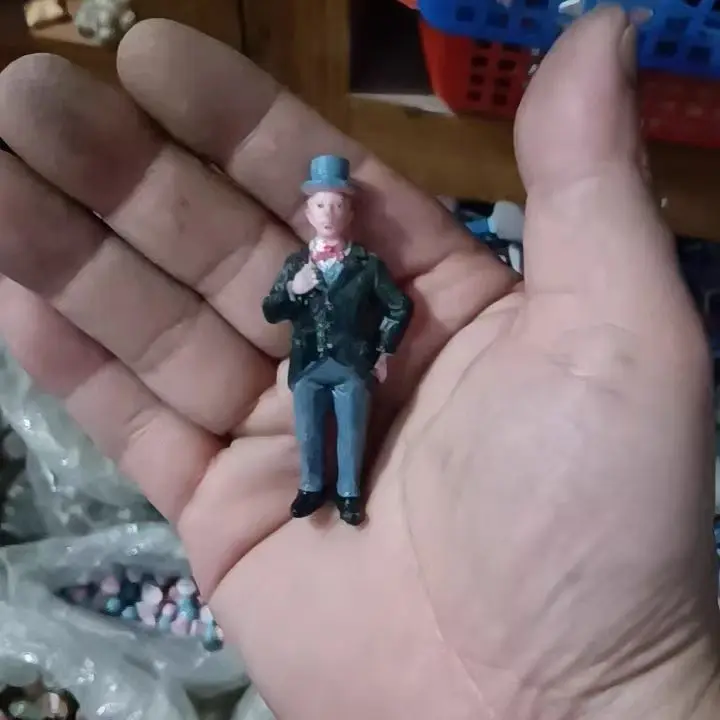 

Фигурка из полимера "Человек"