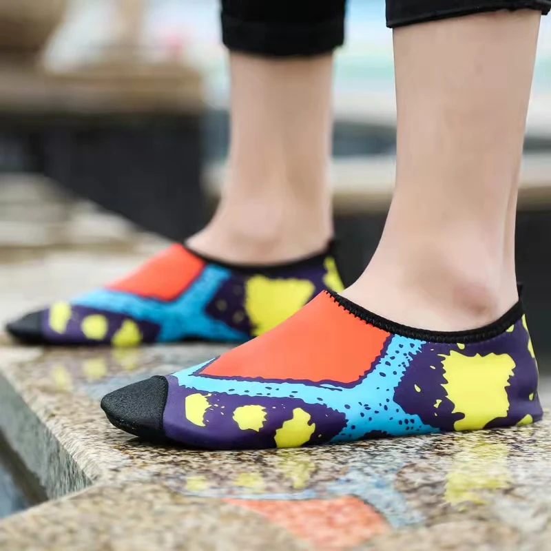 

Женские пляжные туфли, высокие эластичные дышащие, уютная нескользящая обувь для плавания, йоги, фитнеса, плоская подошва, без застежки, лег...