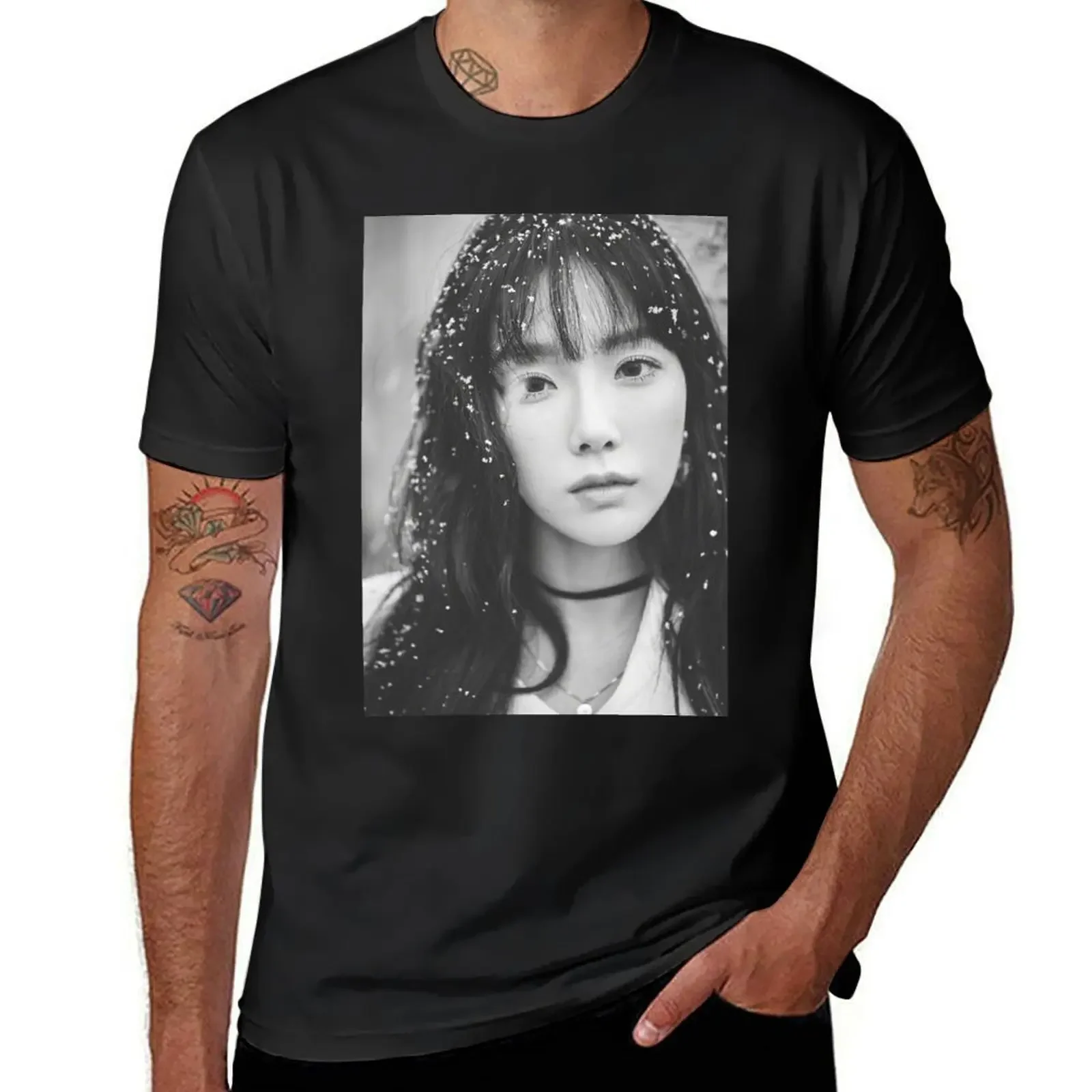 Футболка GIRLS GENERATION TAEYEON THIS CHRISTMAS рубашка Croswit мужская одежда черные футболки для