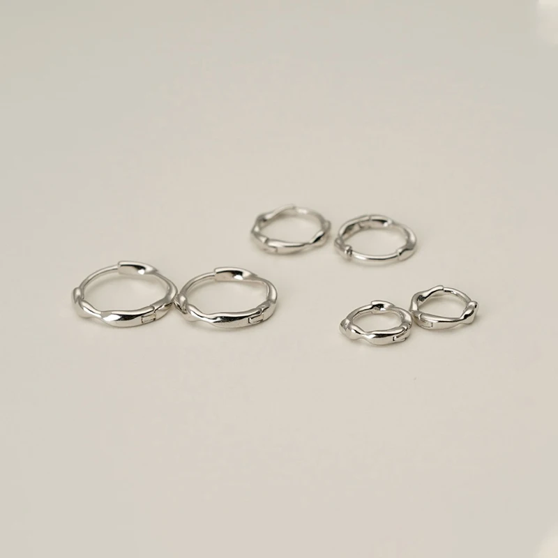 Серьги-кольца женские из серебра 925 пробы с геометрическим узором