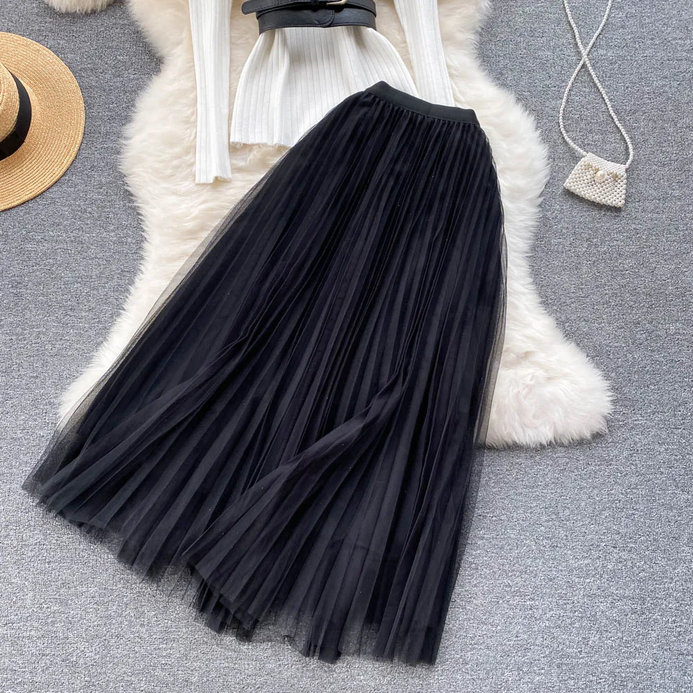 Женский трикотажный комплект из 2 предметов белый свитер с поясом искусственной