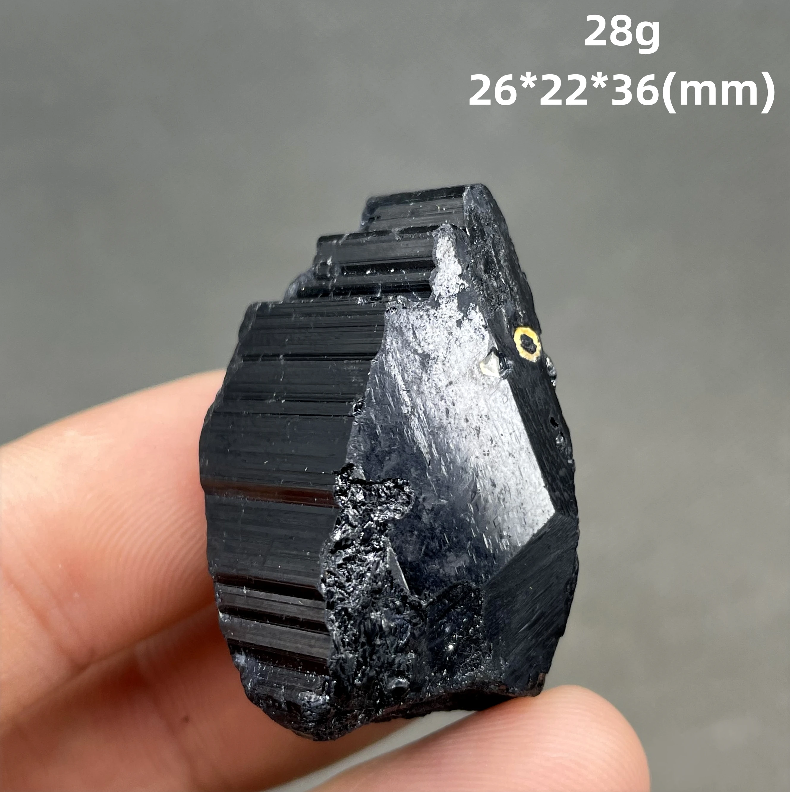 

Образцы черного турмалина QIANCHUAN