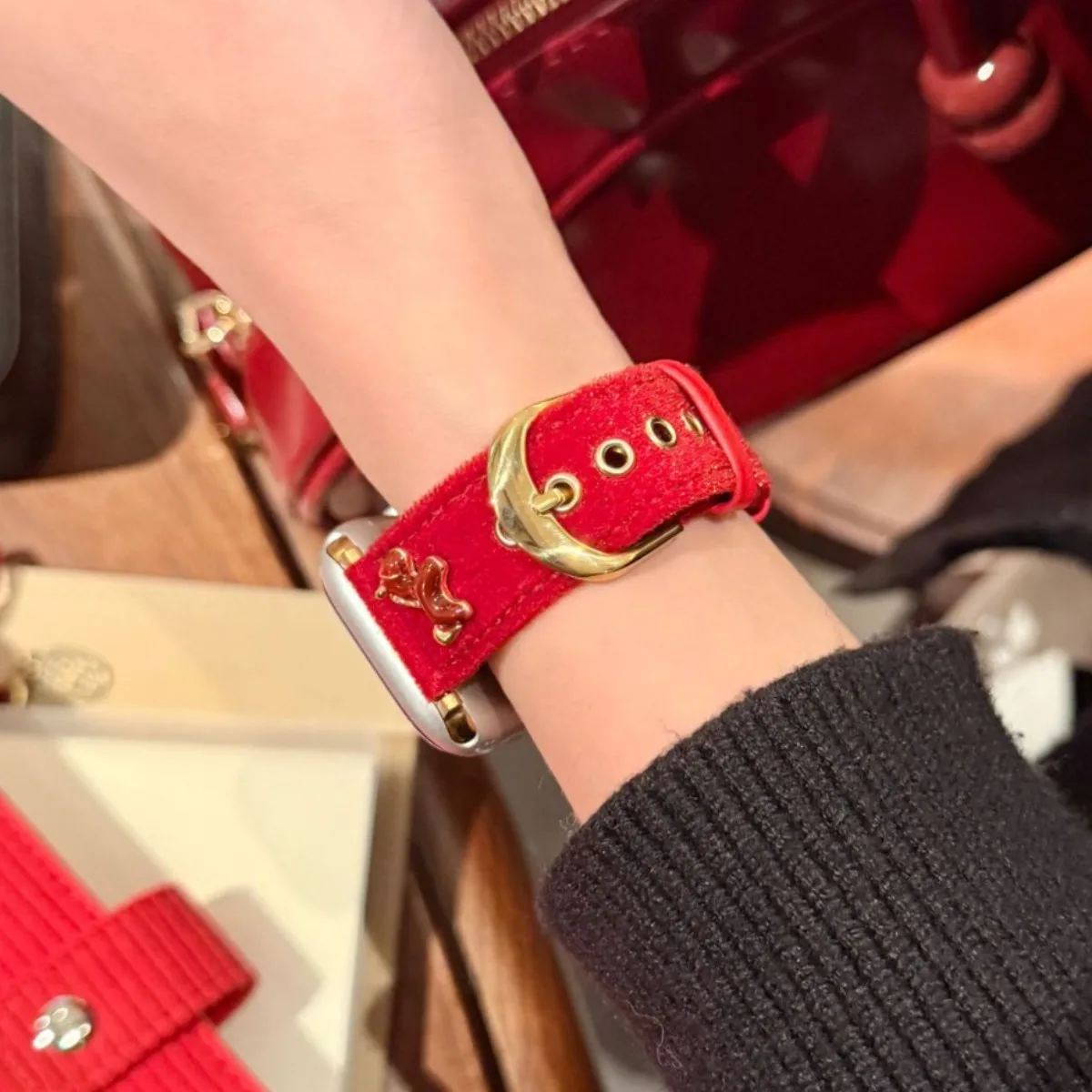 Фото Ремешок Star Pony из бархатной кожи для Iwatch 11 10 9 8 7 6 Ultra SE, мультяшный ремешок-браслет для Apple Watch 44 мм, 42, 45, 46, 49, 38, 41, 40 мм №3