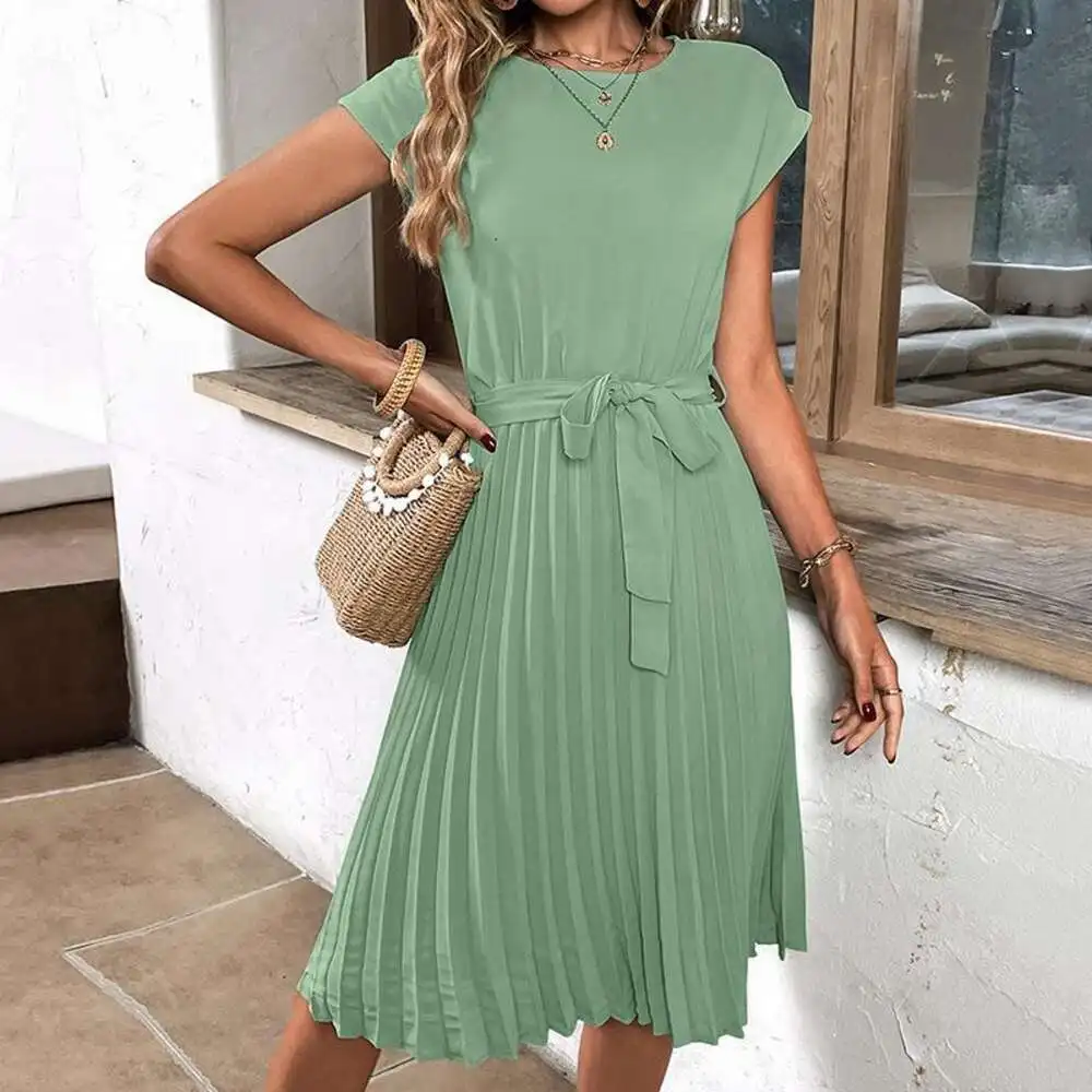 

Летнее женское платье на бретельках однотонное Плиссированное пригородное платье