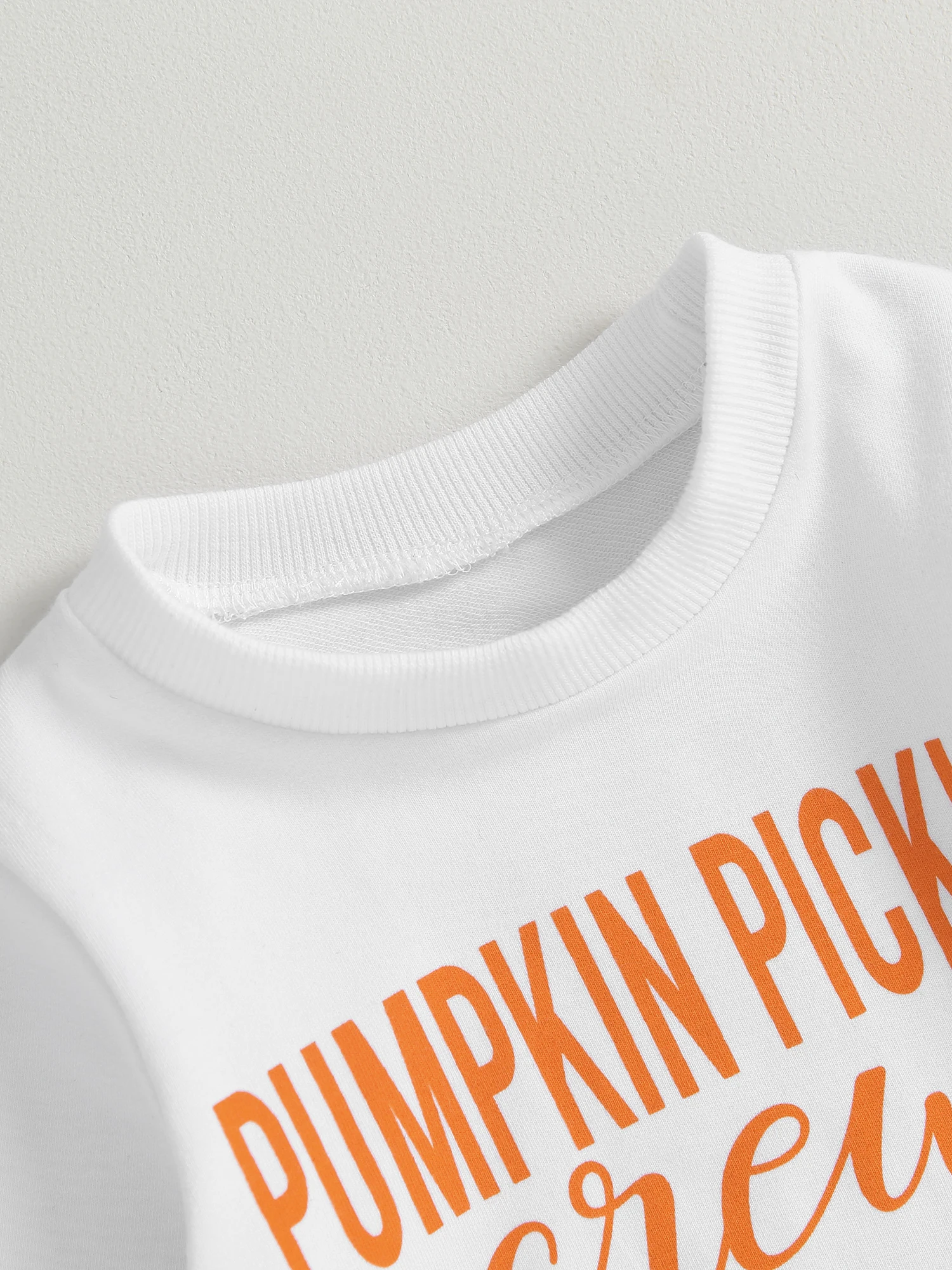 

Cute and Cozy Baby Boy Winter Clothes Adorable Pumpkin Patch Crewneck Graphic Sweatshirts Pants Set for Stylish Fall Toddler