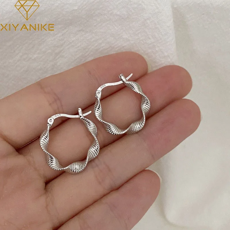 

DAYIN Unique Twist Ear Buckle Hoop Earrings For Women Girl Luxury Fashion New Jewelry Bosom Friend Gift Party Серьги Женские