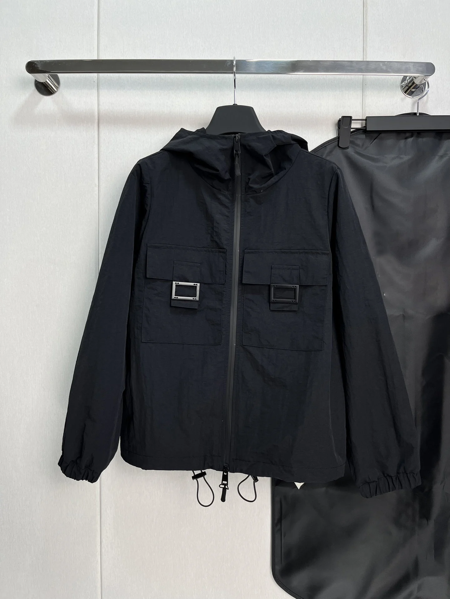 

Sports wind with hood, with wind elements to age fashionable and handsome7.7