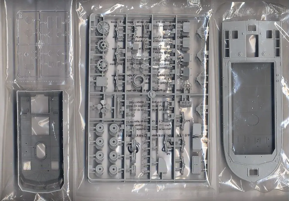 Фото Hobbyboss 82430 Масштабная модель 1/35: Амфибийный трактор LWS (ранняя версия), пластиковый конструктор для сборки №5
