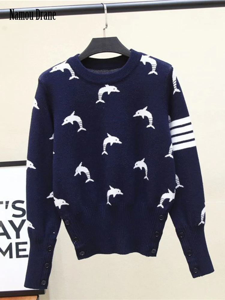 

Namou Drane New Fall/winter 2022 Pullover with Slim Female Crew-neck Dolphin Pattern on Four Bars Wearing Knitwear
