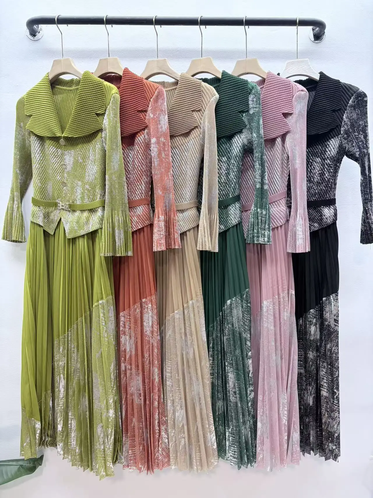 Плиссированное платье Miyake свободного кроя, модное, с бронзовым отливом, элегантное, легкое, роскошное, с эффектом стройности на талии, женское, новинка 2026 года (art.: 3920d7d7b16bb) - 3920d7d7b16bb
