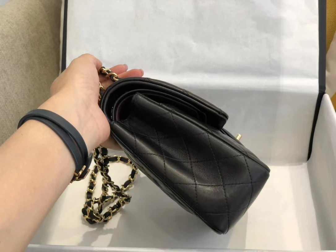 Winter 2022 new luxury ladies' shoulder bag fashion casual crossbody bag Leather chain purse Leather ladies' handbag