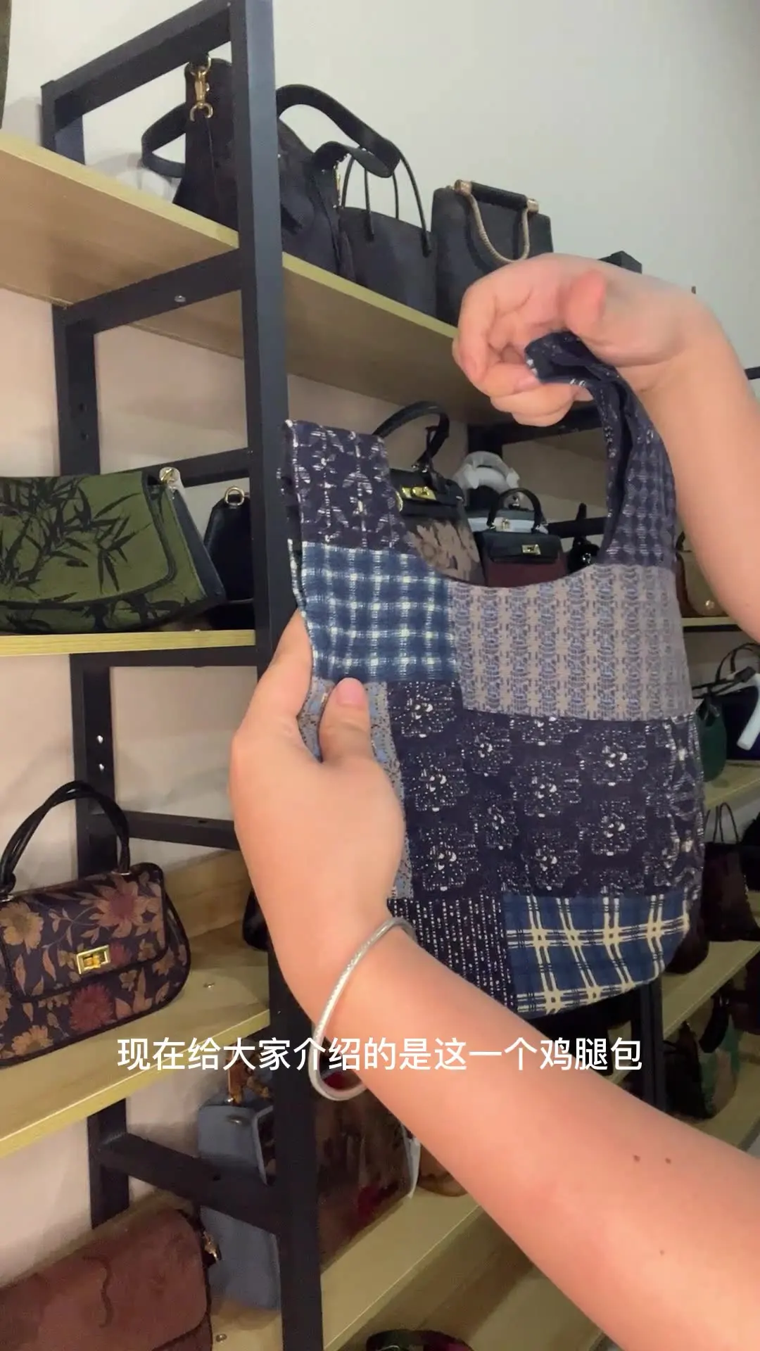 2023 Spring Chinese Style and wind patchwork wrist bag original portable coin purse mobile phone bag Thanksgiving gift W415