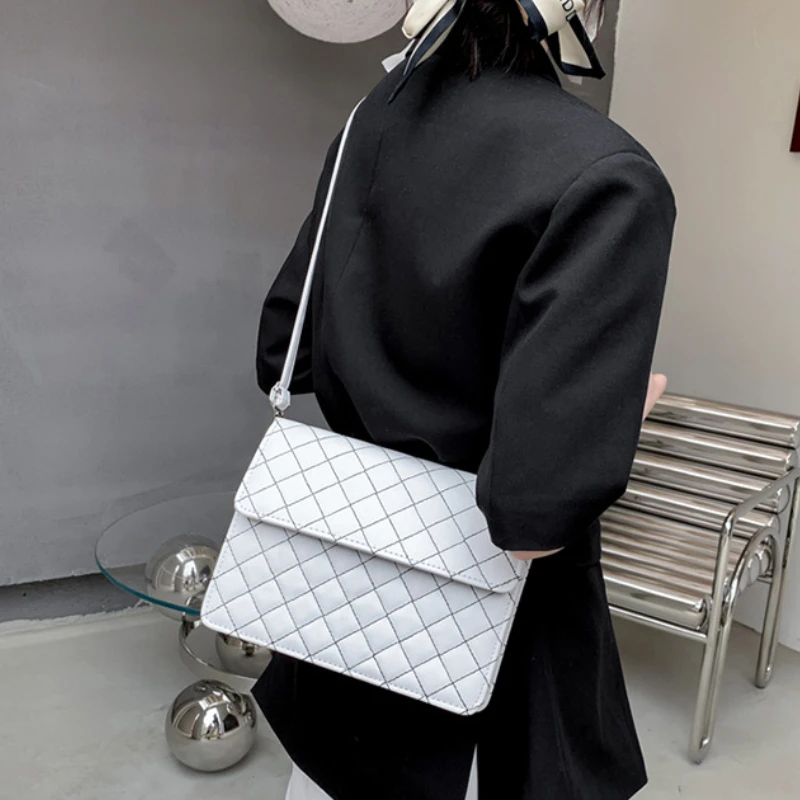 Women Bags 2022 New Fashion Diamond Check Chain Bag Shoulder Oblique Span Bag Women Small Square Bag