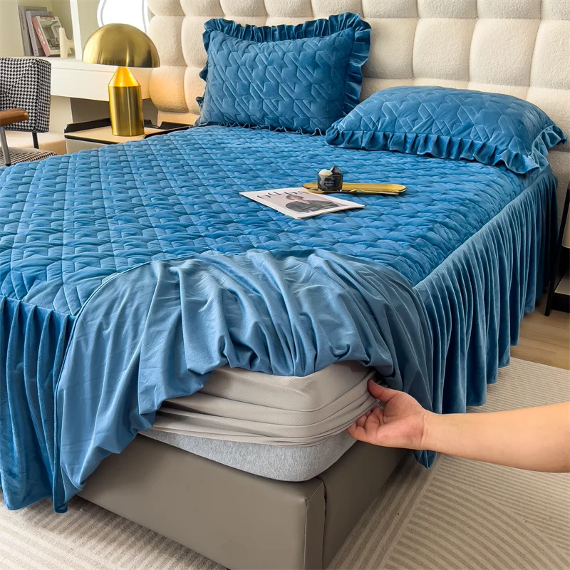 2024 Winter Crystal Velvet Bed Skirt Bedspread Fitted Sheet Three-Piece Thickened Quilted Non-Slip Mattress Cov...