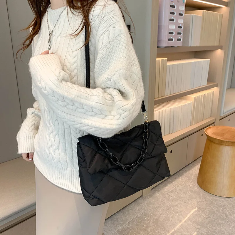 

Baobao Women's Spring/Summer 2023 New Fashion Versatile One Shoulder Crossbody Bag Lingge Chain Texture Simple Underarm Women