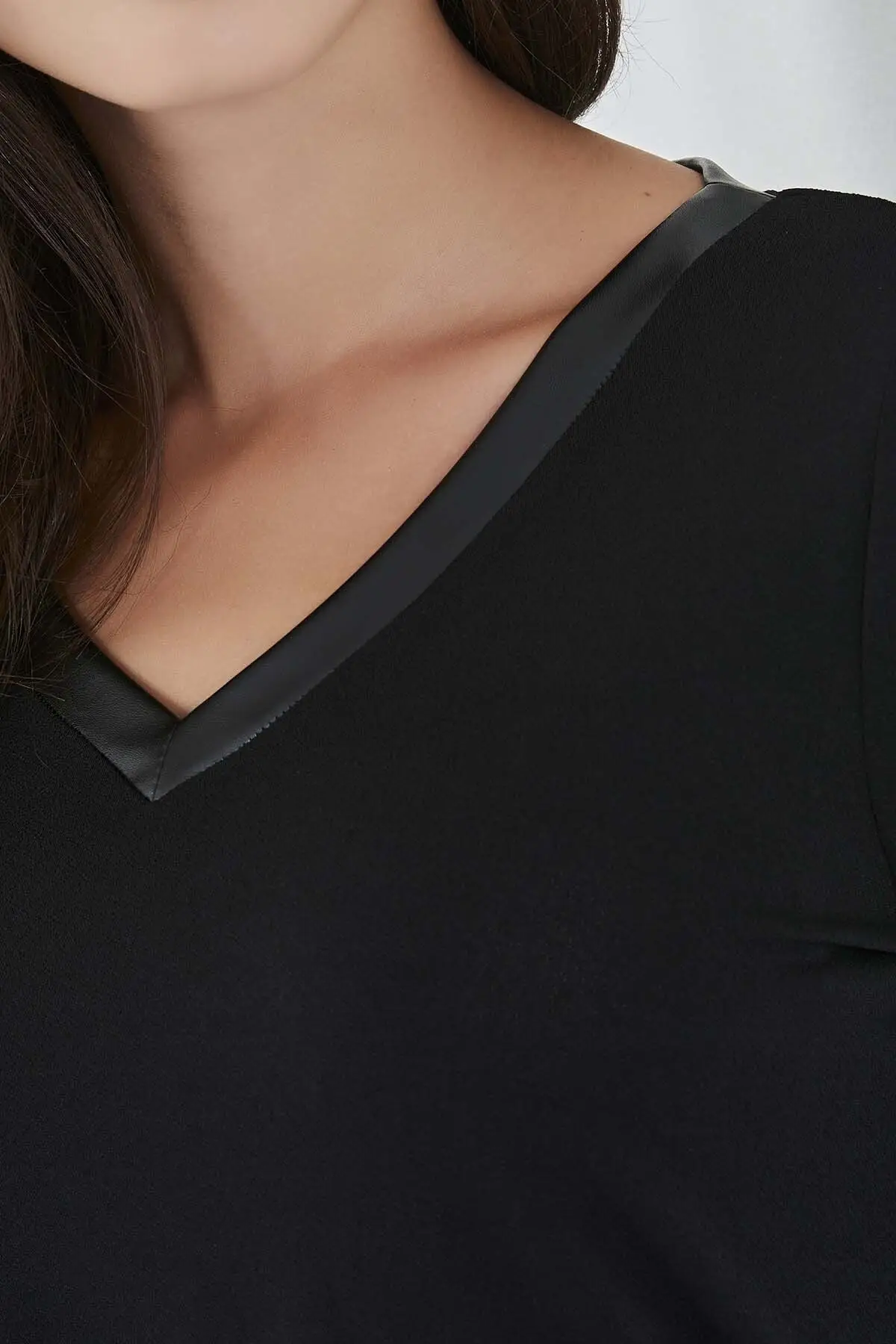 Рисунок 4 - Женская стильная черная кожаная