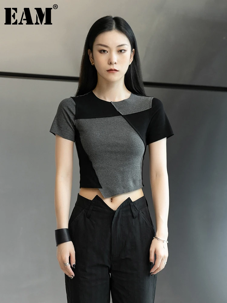 

[EAM] Women Black Gray Contrast Color Short Irregular T-shirt New Round Neck Short Sleeve Fashion Spring Summer 2022 1DE1254