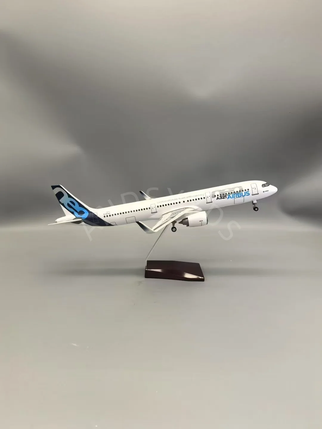 Фото 44 см неопрототип авиакомпании A321, модель самолета, масштаб 1/100, литой под давлением полимерный самолет с подсветкой и декор шасси, сборный №4