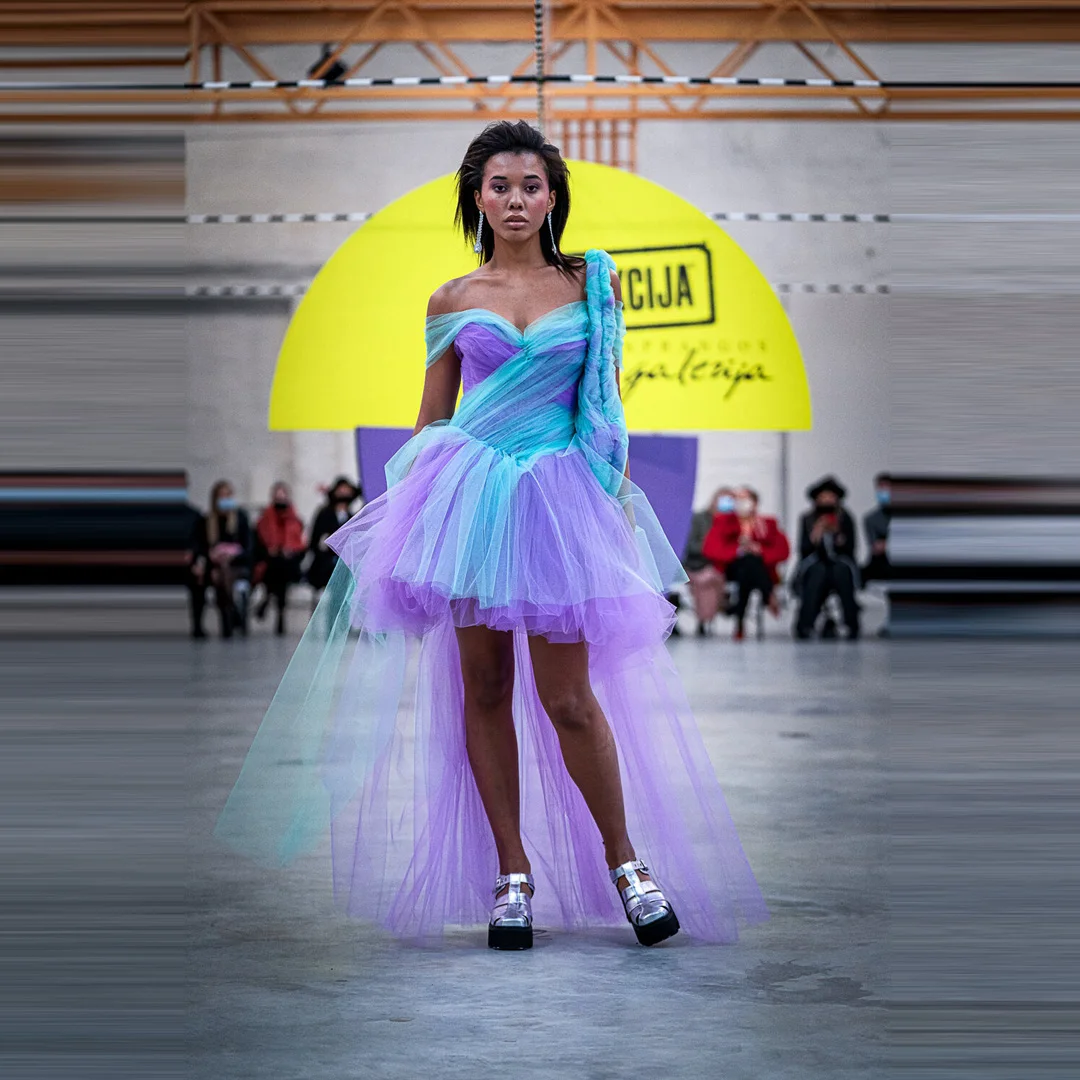 Женское Тюлевое платье-макси с открытыми плечами бирюзовое и лавандовое