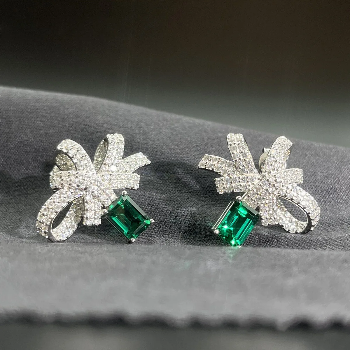 2022 New Cultivated Emerald Earrings High Carbon Diamond European and American Retro Bow S925 Silver Light Luxury Earrings