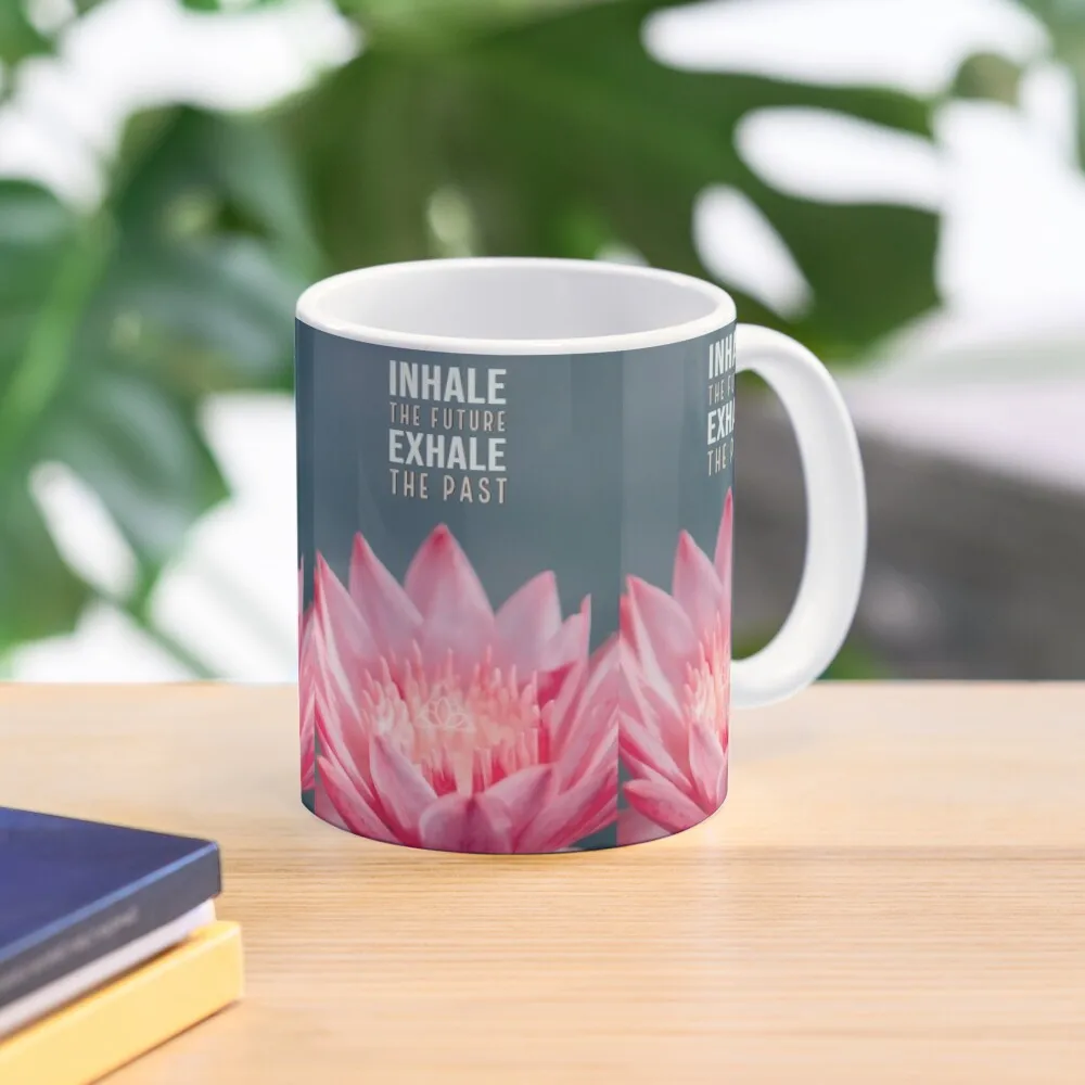 Кружка лотос. Бразильский кофе в зернах. Лотос гадание на кофейной гуще 2022г. Ароматизированный кофе. Kiss coffee lotus leaf.