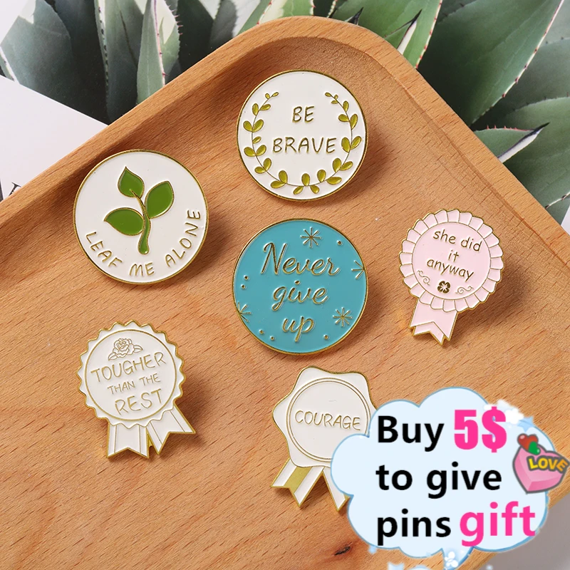 Прямая поставка белые эмалевые булавки для медалей зеленые броши в виде листьев