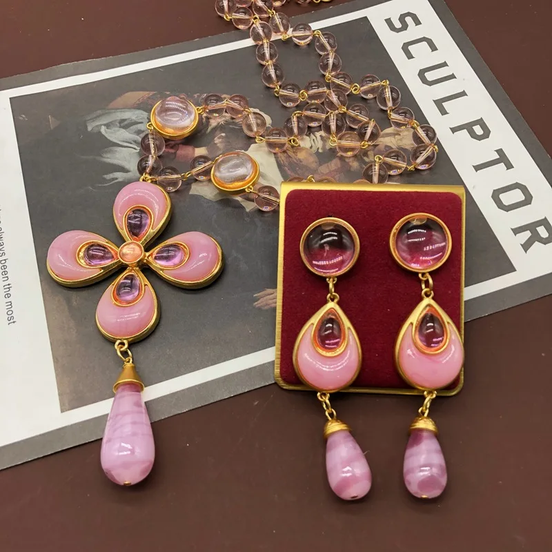 

Ожерелье с подвеской в виде цветка из желеобразного стекла