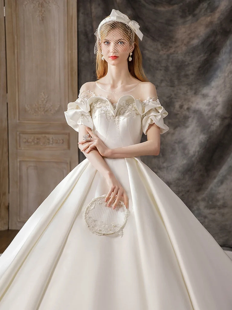

Luxury Satin Wedding Dress Beading Off Shoulder Illusion O Neck Lace Applique Pleat Ruffle Bridal Gown Robe De Mariee Long Trail
