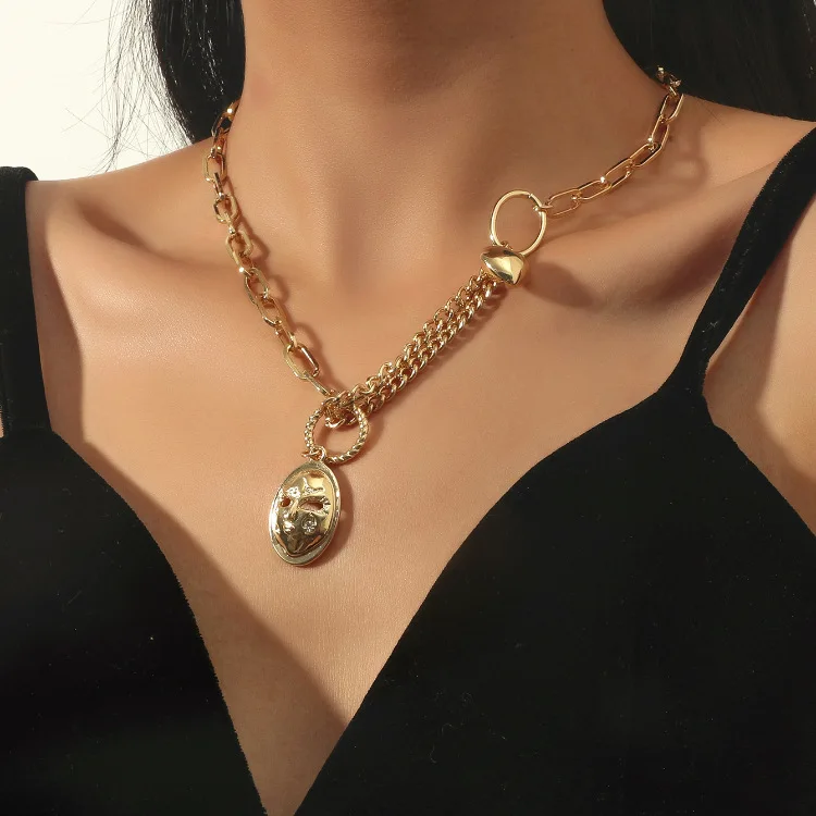 

Alloy Retro Neutral Chain Adjustable Mask Pendant Necklace Female Niche Design Temperament Cold Wind Clavicle Chain