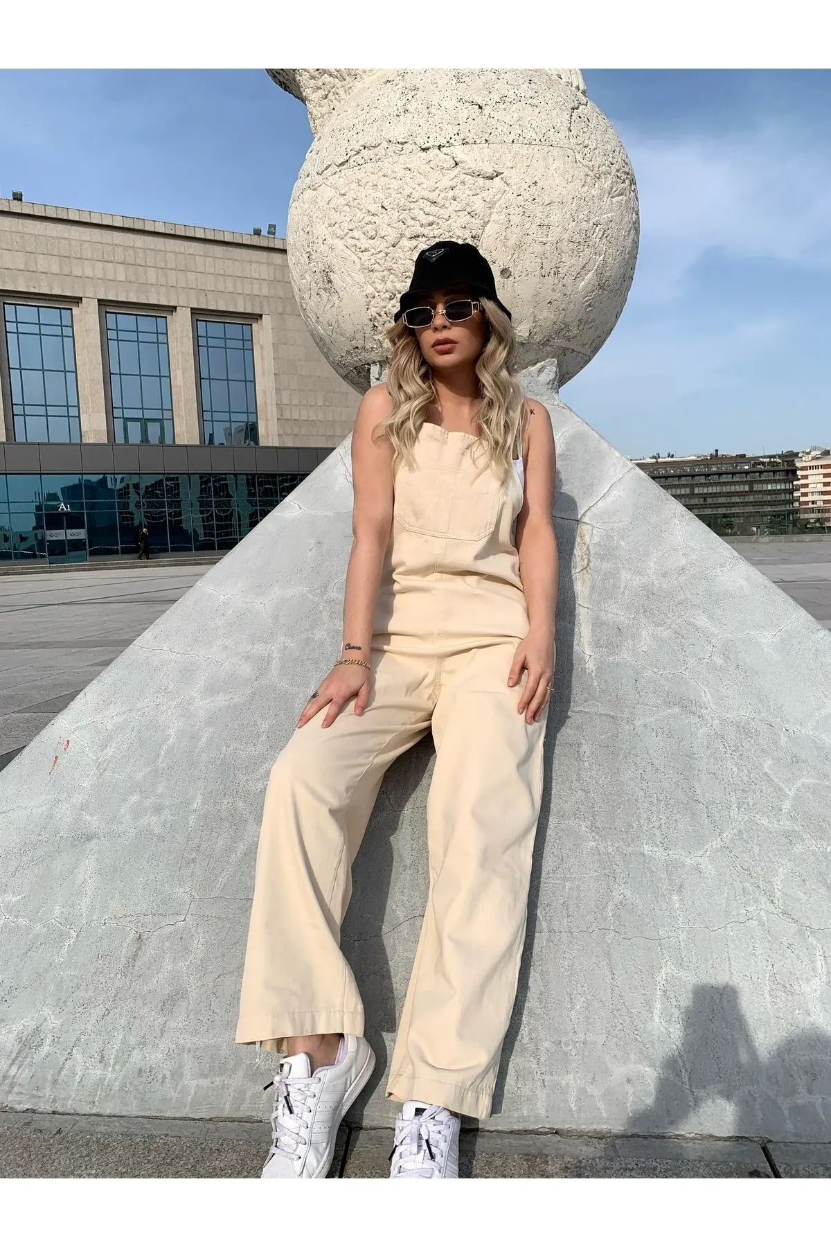 

Women's Overalls Cream Salopette Jumpsuit Hot Style Quality Fabric Sleeveless Baggy Trousers Casual Jumpsuit