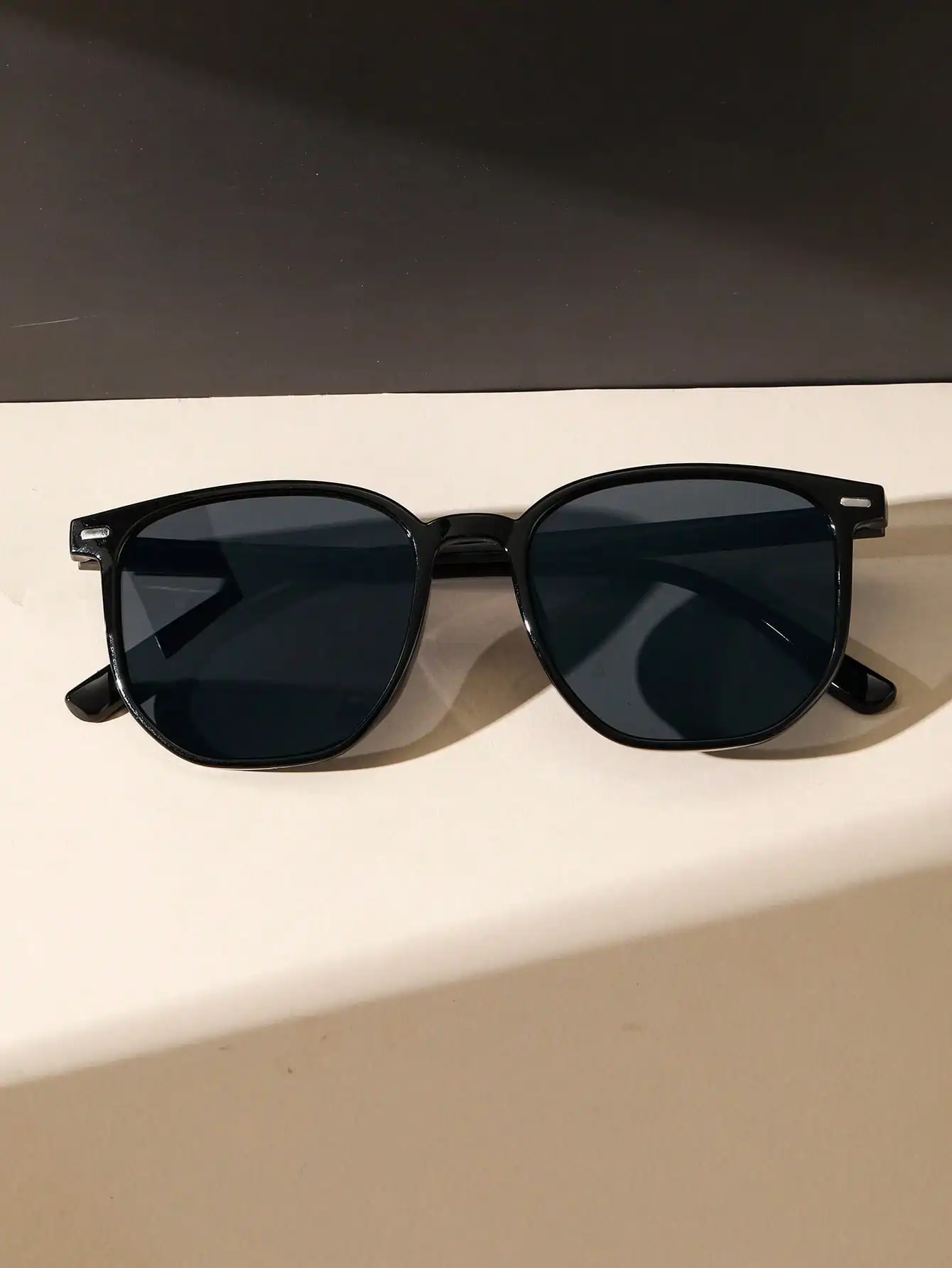 1 шт. классические пластиковые солнцезащитные очки унисекс в геометрической